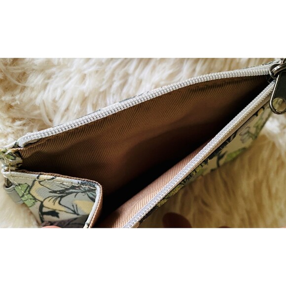 Sakroots Floral Crossbody Bag with ID Lanyard and Bee Keychain Boho Purse - Picture 15 of 15